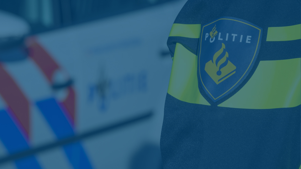 2 politie agenten in uniform